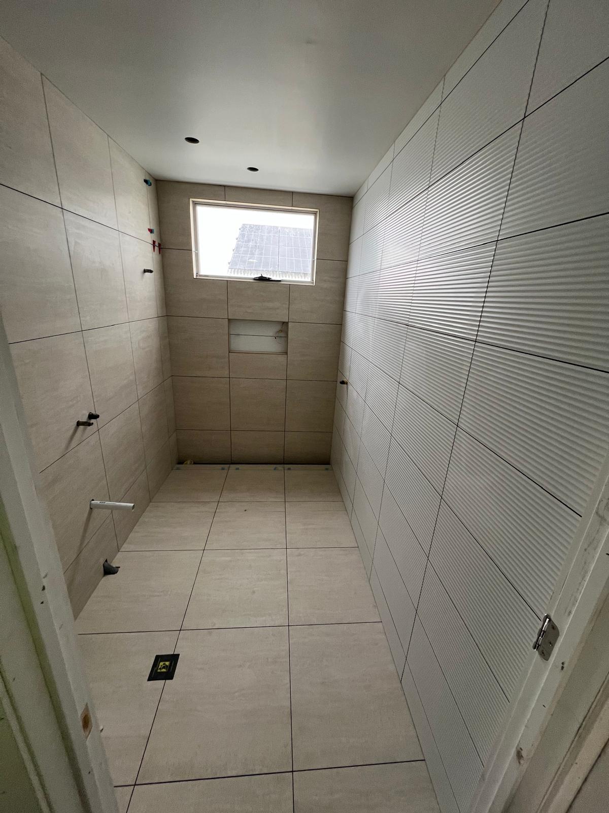 Bathroom installation with large-format and textured tiles